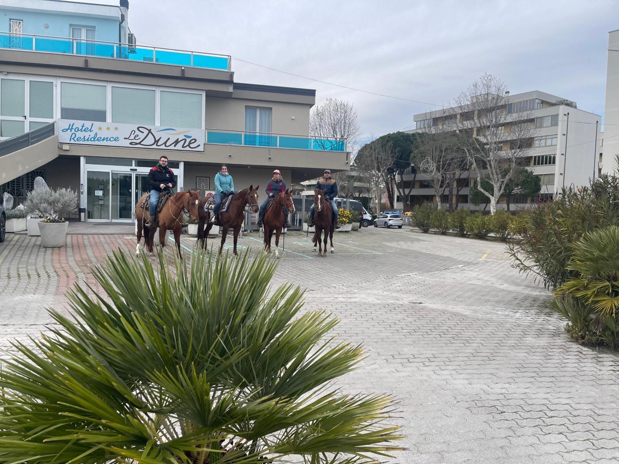 Hotel-Residence-B&B Le Dune Beach Service Included Lido Adriano Exterior photo