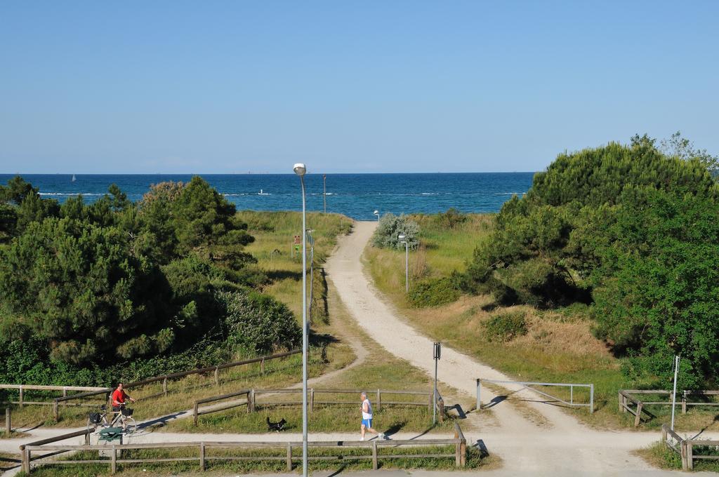 Hotel-Residence-B&B Le Dune Beach Service Included Lido Adriano Room photo